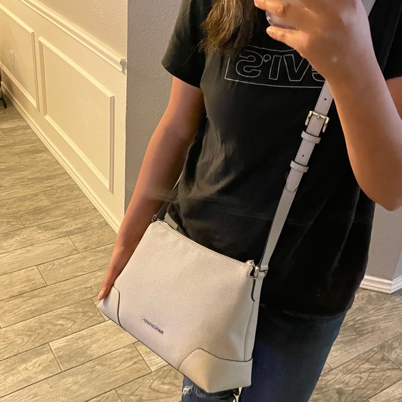 New Mk crossbody 🦋 - Picture 3 of 9